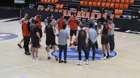 08/04/19
ENTRENAMIENTO VALENCIA BASKET - GRUPO CIRCULO CENTRAL 08/04/19
ENTRENAMIENTO VALENCIA BASKET - GRUPO CIRCULO CENTRAL