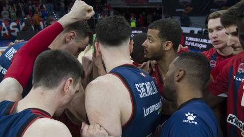 Los jugadores del Kirolbet Baskonia se conjuran tras la derrota ante el CSKA Moscú en el tercer partido de cuartos. Los jugadores del Kirolbet Baskonia se conjuran tras la derrota ante el CSKA Moscú en el tercer partido de cuartos.