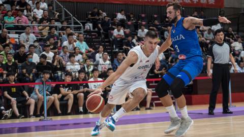 Bogdanovic frente a Bellineli. Bogdanovic frente a Bellineli.